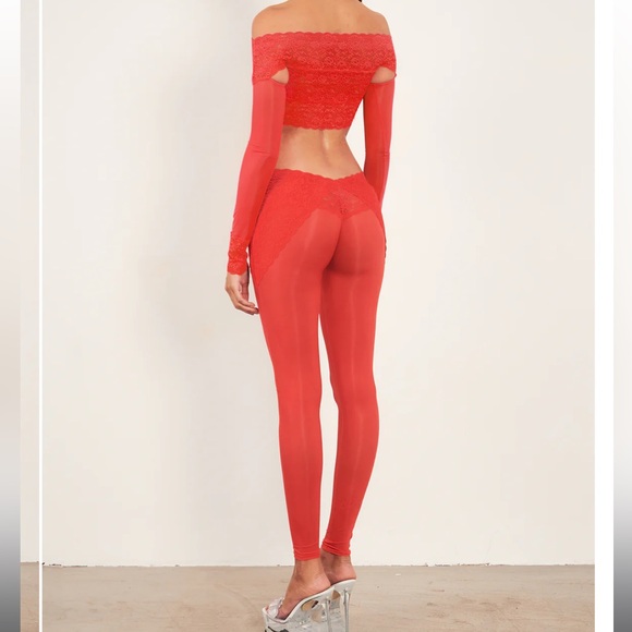 Poster girl shape wear. Margot Leggings Vixen Red, and Davina Top Vixen Red - Picture 4 of 4